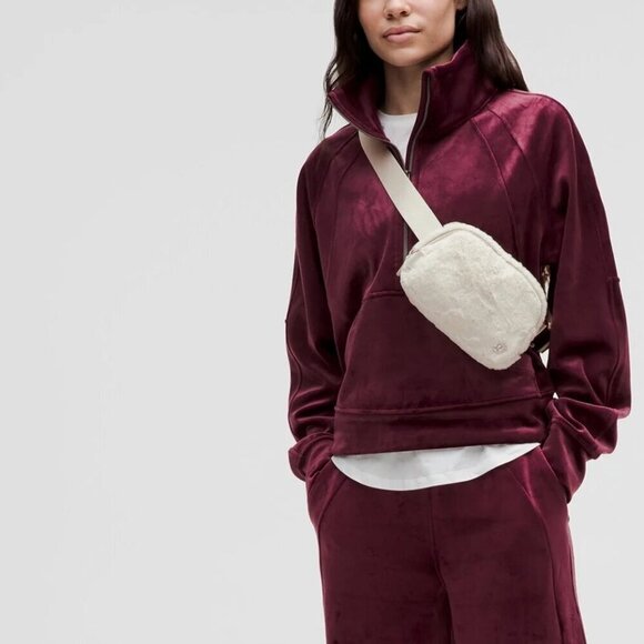 NWT Lululemon Everywhere Plush Fleece White Belt Bag 1L - Picture 2 of 7